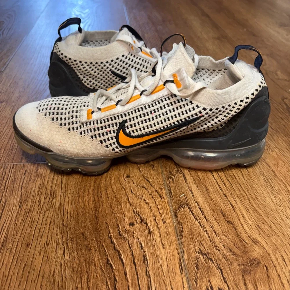 Nike Air‎ VaporMax 2021 Flyknit White Orange DB1550-104 Youth 6.5Y Womens 8